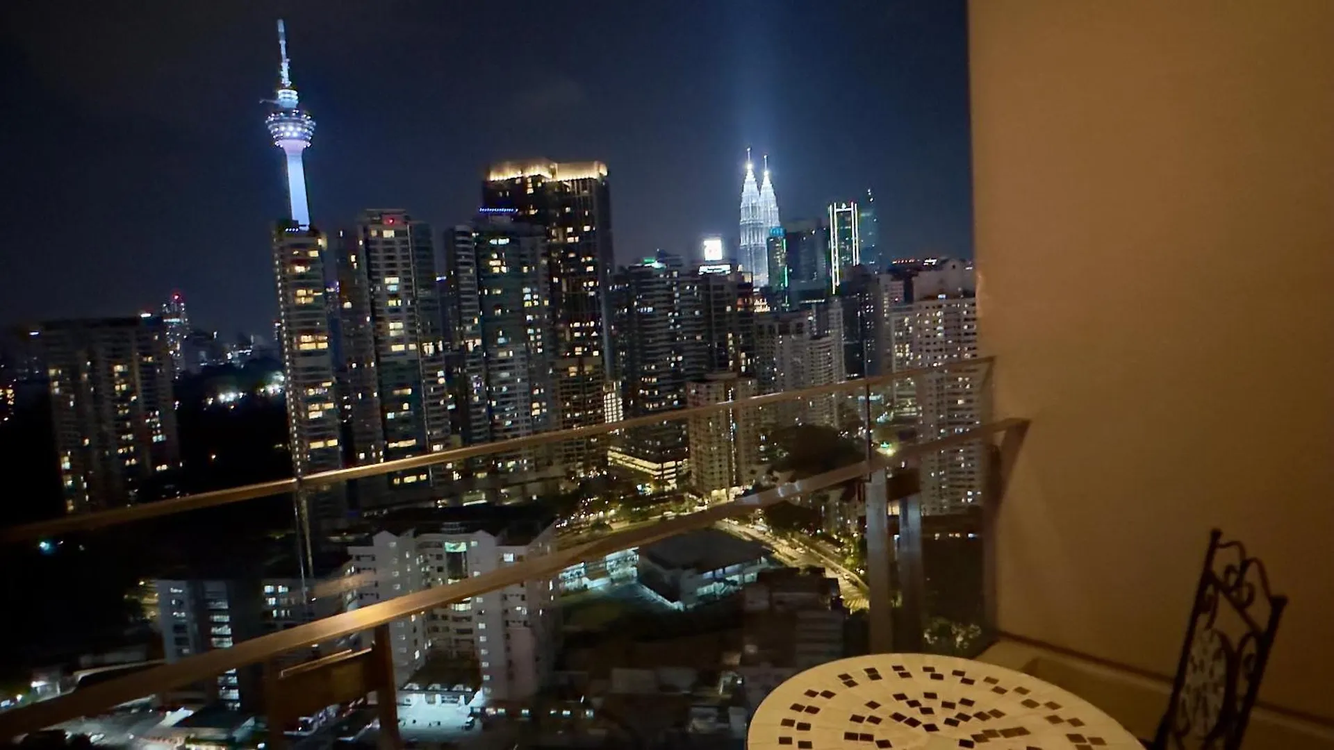Balcony Unit II & The Robertson Residence 33F 吉隆坡 公寓