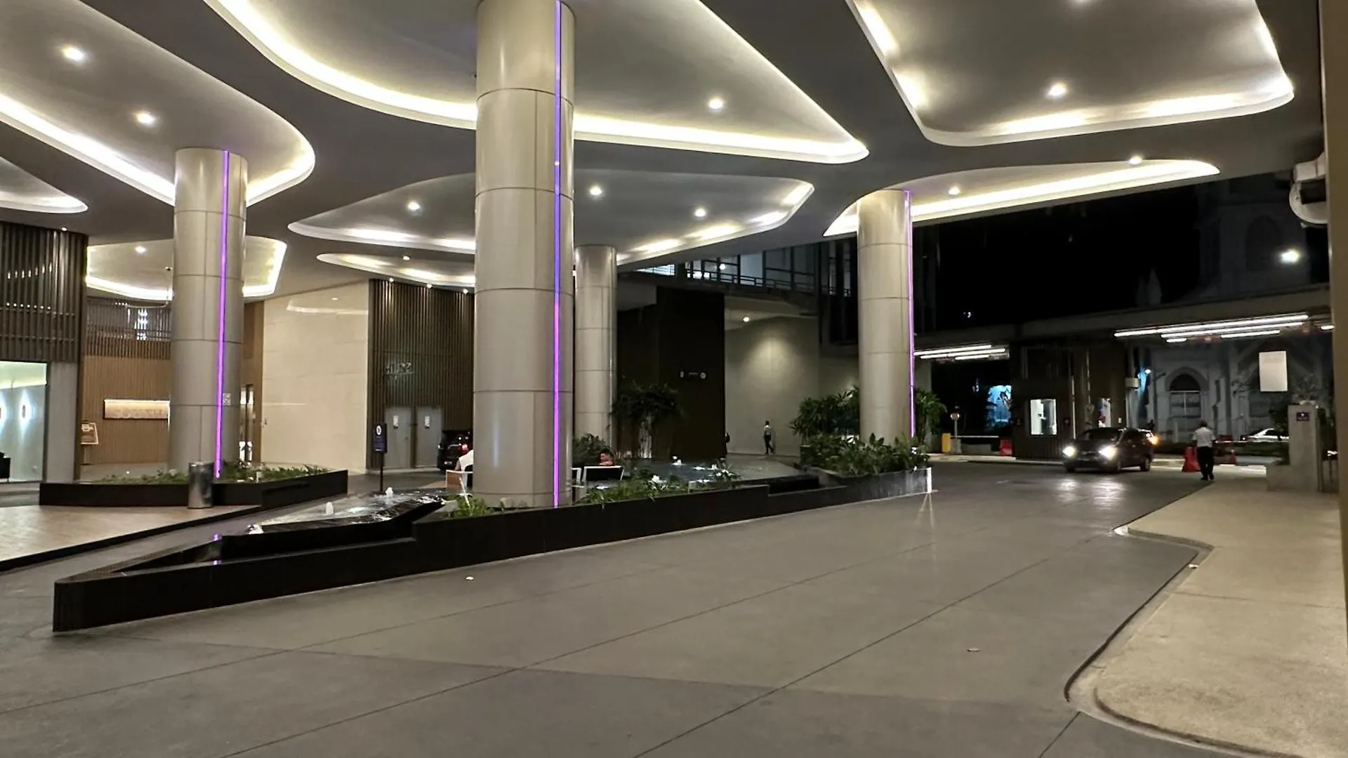 Balcony Unit II & The Robertson Residence 33F 吉隆坡