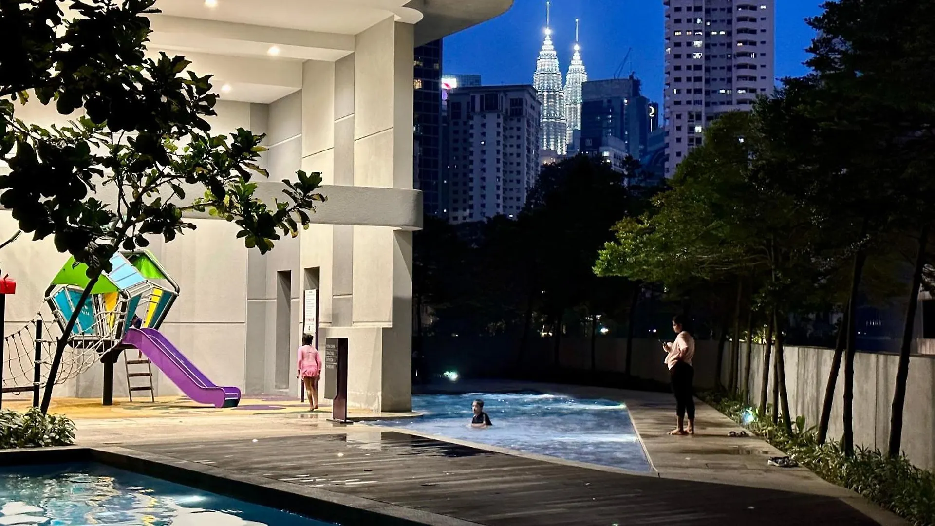 Balcony Unit II & The Robertson Residence 33F 吉隆坡 公寓