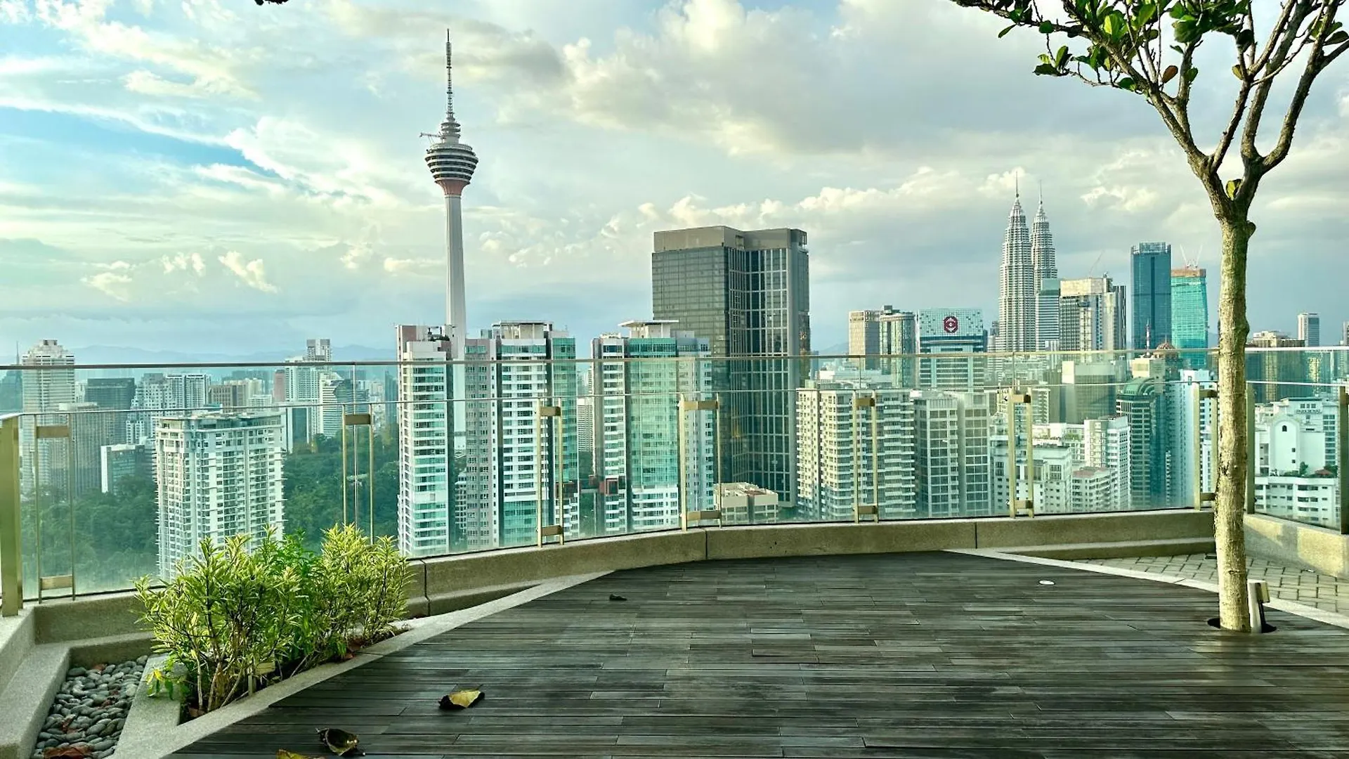Balcony Unit II & The Robertson Residence 33F 吉隆坡 0*,