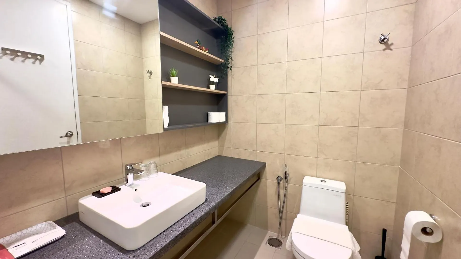 Balcony Unit II & The Robertson Residence 33F 吉隆坡 公寓