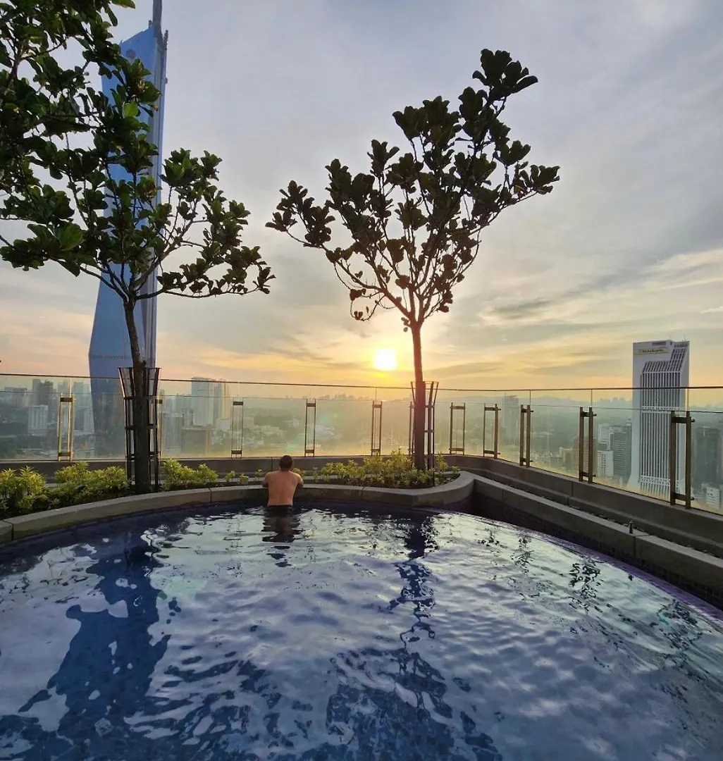 Balcony Unit II & The Robertson Residence 33F 吉隆坡