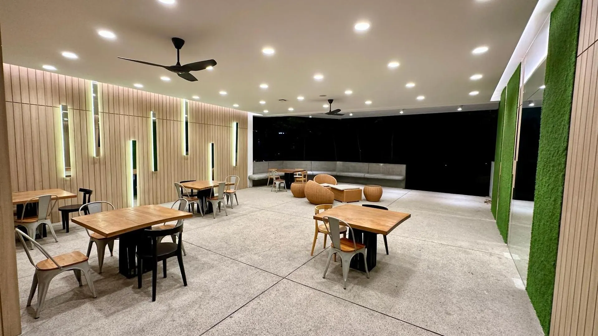 Balcony Unit II & The Robertson Residence 33F 吉隆坡 0*,  马来西亚